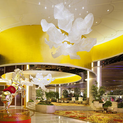 ห้องบัลล์ เนื้อผ้า Net สวย คริสตัล วงจรใหญ่ สวยหรู หรูหรา สวยงาม
