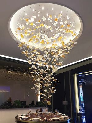 โคมไฟขนาดใหญ่ หลังคาสูง ติดตั้ง โต๊ะร้านอาหาร ทําด้วยมือ Murano Glass Lighting Indoor Light Maple Leaf Chandelier
