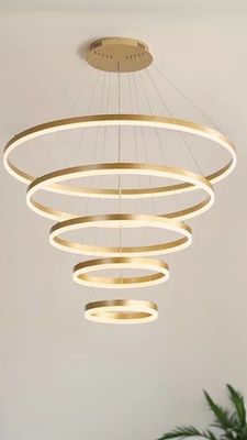 โกลด์ เชล อลูมิเนียม LED รอบวงแหวนแสง 5 แหวนแขวนเพดานแสงสําหรับโรงแรมวิลล่า