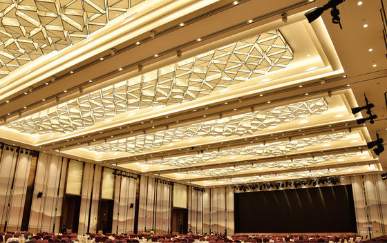 เมือง Zhongshan การออกแบบใหม่รูปทรงจิตรสี่เหลี่ยม แหล่งไฟ LED โลหะอัลลูมิเนียมกระเบื้องกระเบื้องกระเบื้องเหมาะสําหรับโครงการร้านอาหารร้านอาหาร